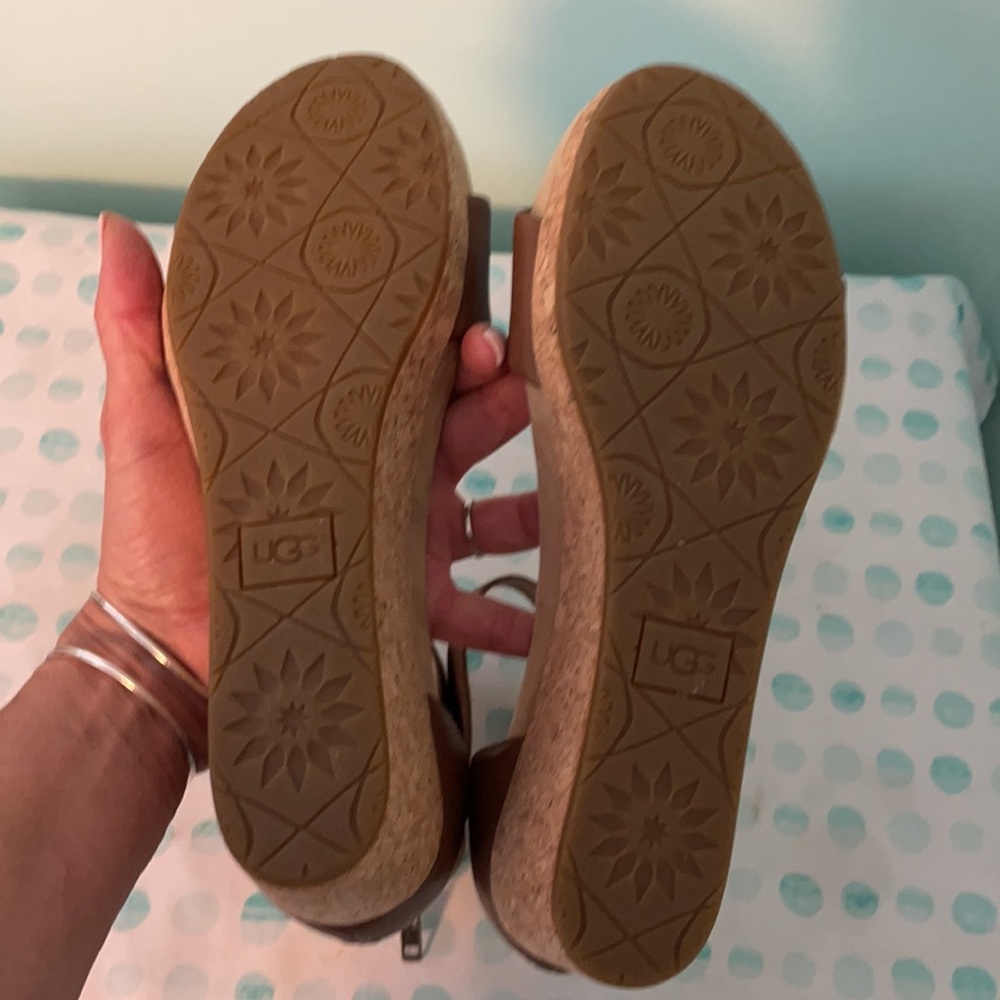SOLD Ugg leather wedge sandals size 9 - Picture 9 of 9